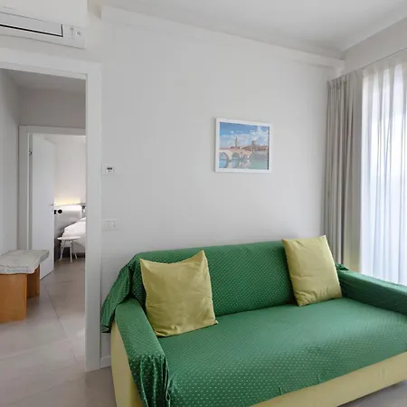 House 71 * Verona