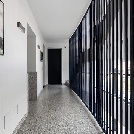 House 71 * Verona